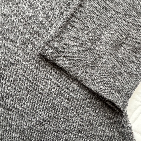 Nicole Richie Co. Charcoal w Black Lace Yoke Zip Back Knit Tunic Sweater Sz L - Picture 2 of 15